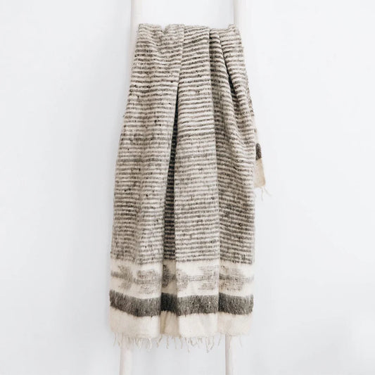 NURALIFE | Hand-Loomed Blanket - Grey