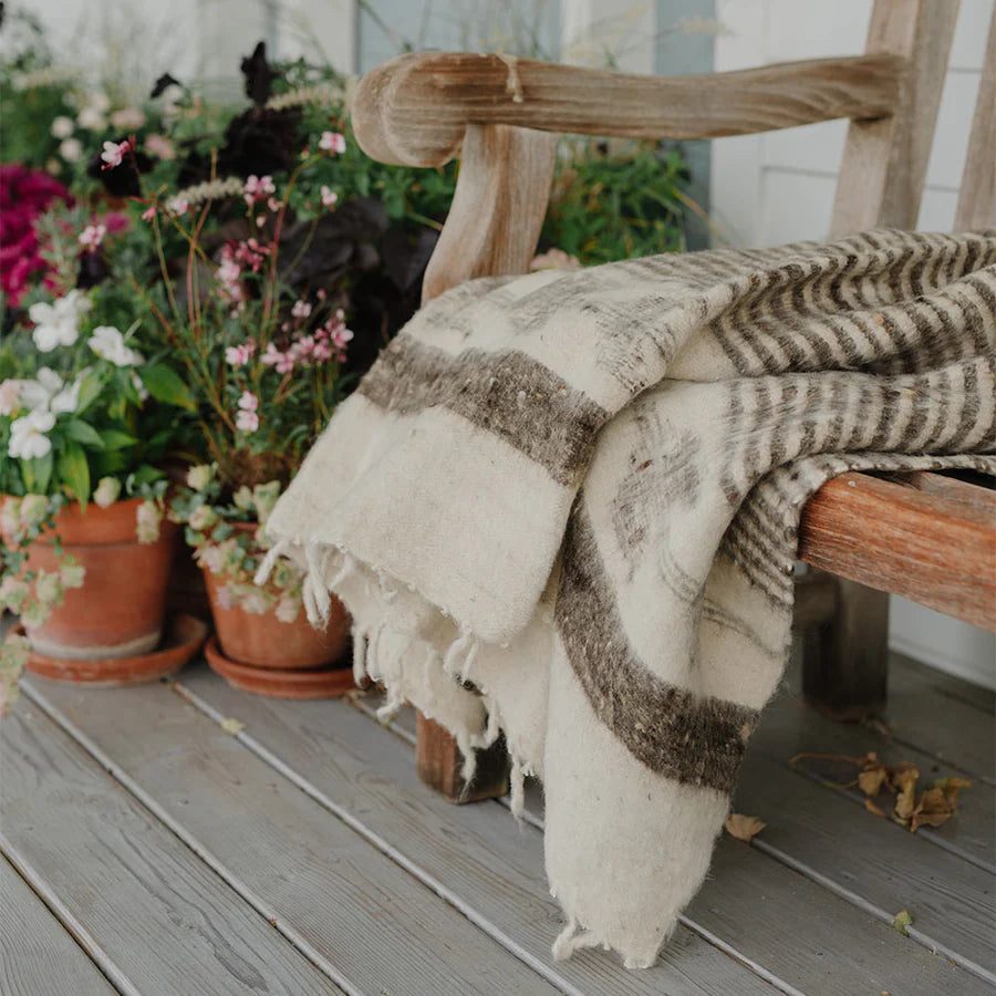 NURALIFE | Hand-Loomed Blanket - Grey