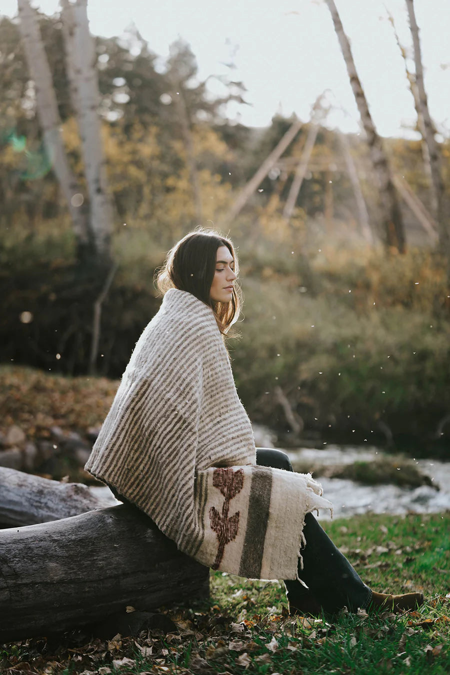 NURALIFE | Hand-Loomed Blanket - Grey/Cayenne