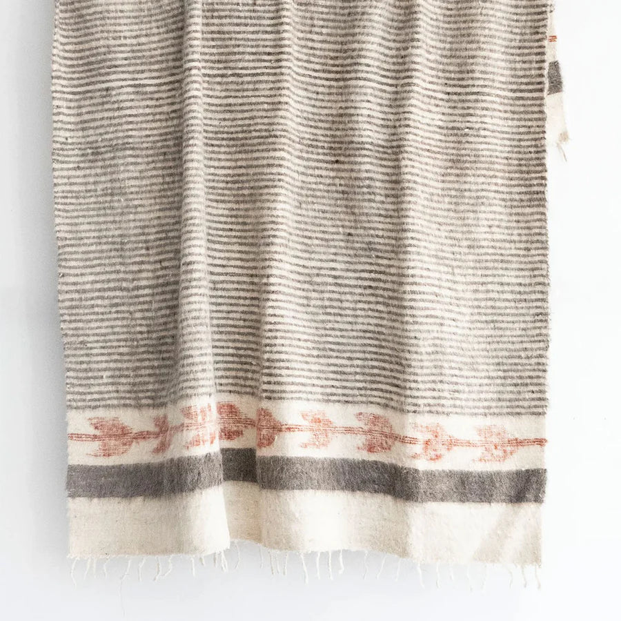 NURALIFE | Hand-Loomed Blanket - Grey/Cayenne