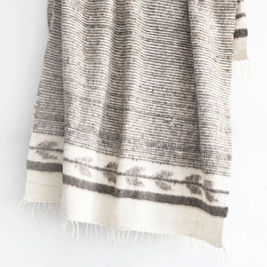 NURALIFE | Hand-Loomed Blanket - Grey
