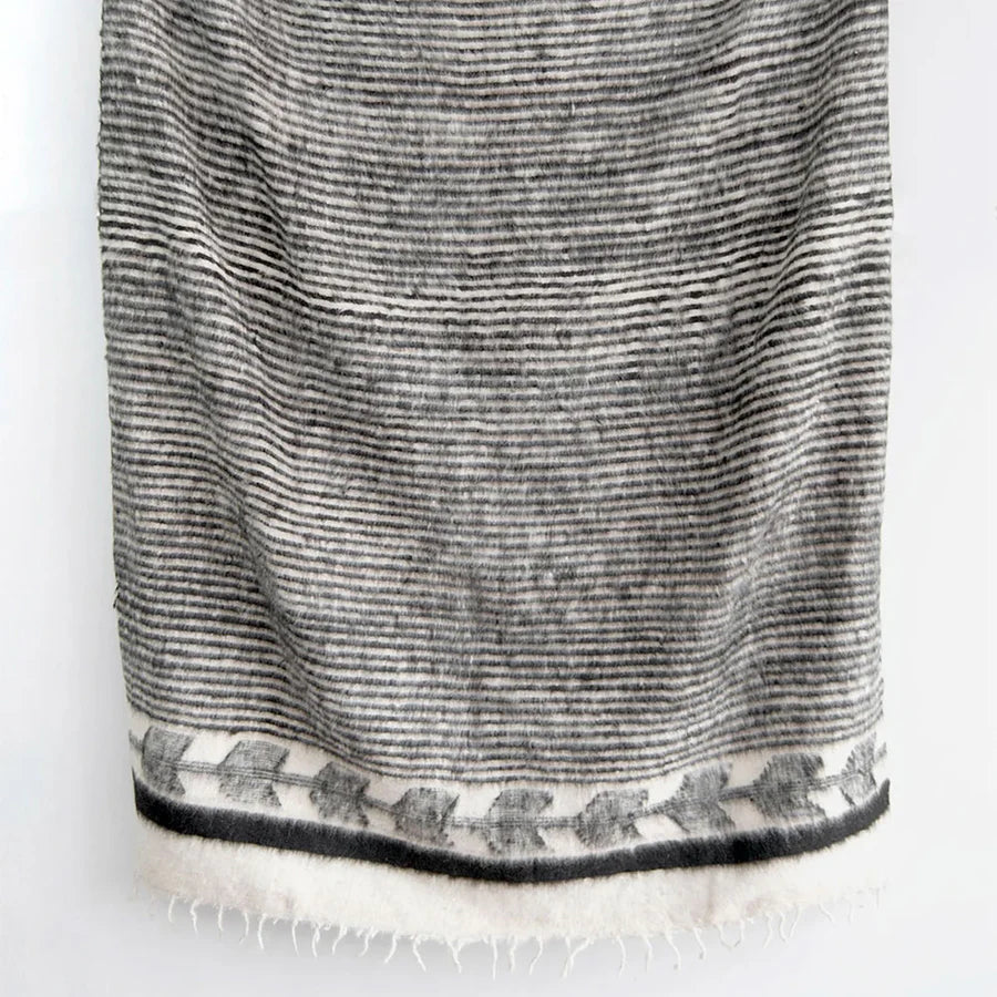 NURALIFE | Hand-Loomed Blanket - Black/Brown
